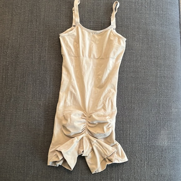 Co’coon Cream Bodysuit with Adjustable Straps size xl - Picture 2 of 6